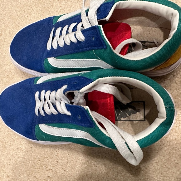 vans🕺🏽 - Picture 2 of 4